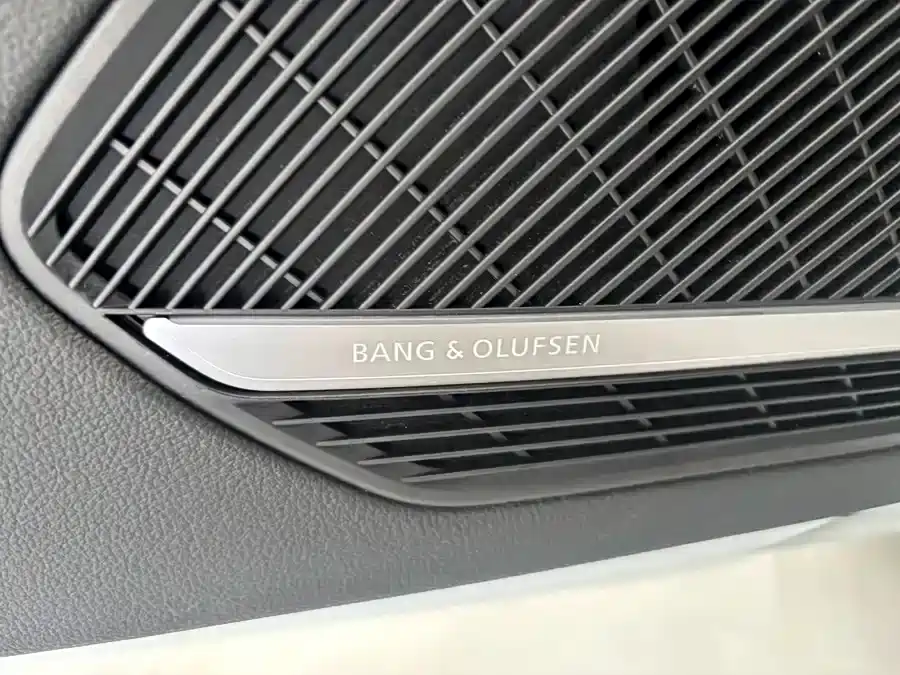 Audi A4L 2025 2 Million Celebration Edition 40 TFSI Luxury Dynamic фото 21