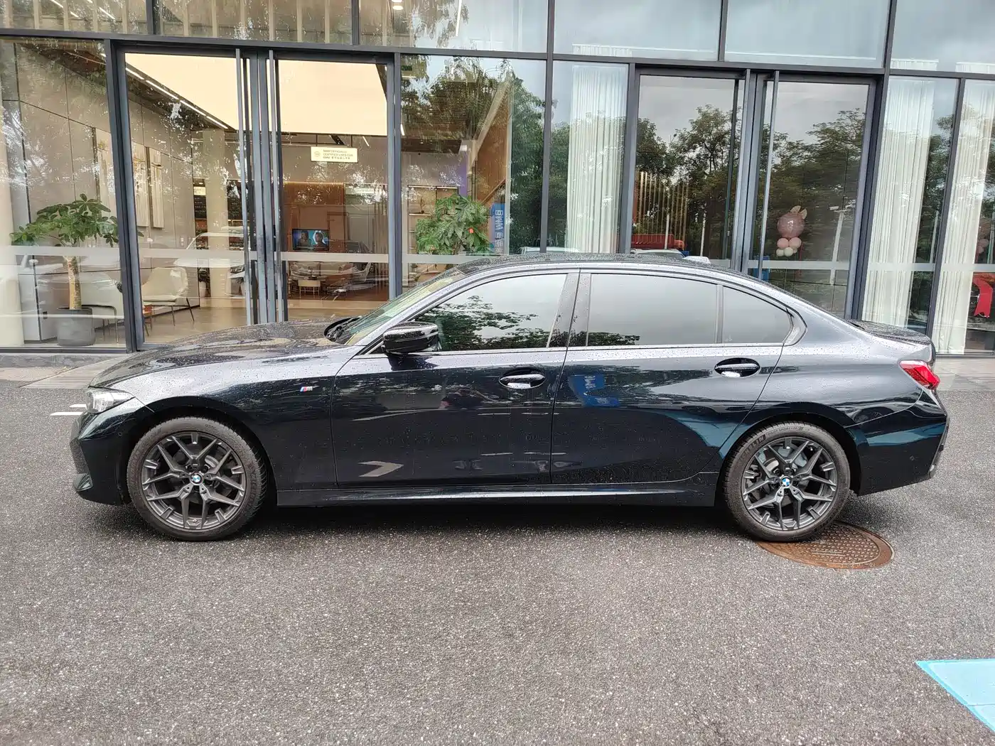 BMW 3 Series 2025 330Li M Sport Night Edition фото 4