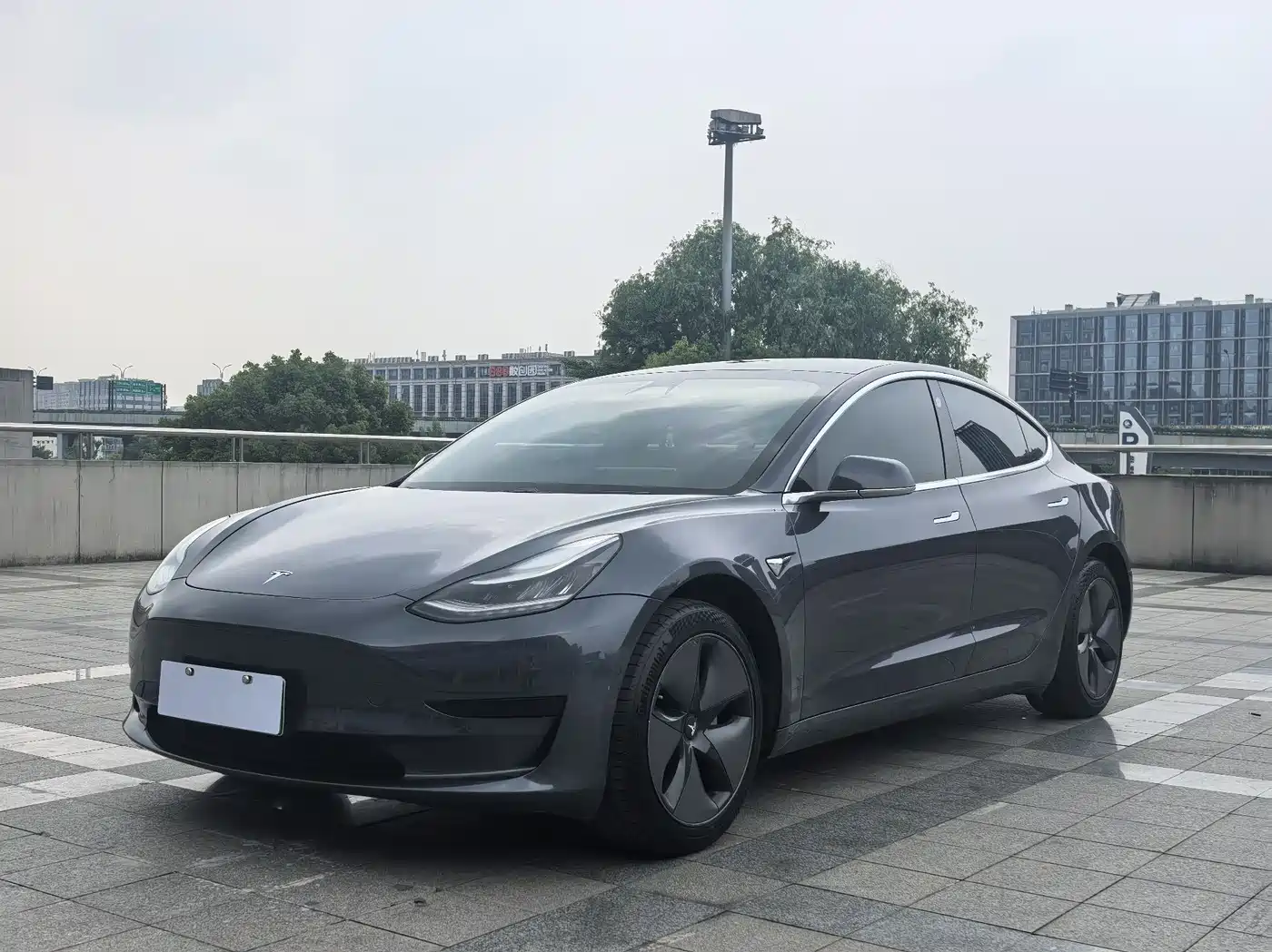 Фото 1 - Tesla Model 3