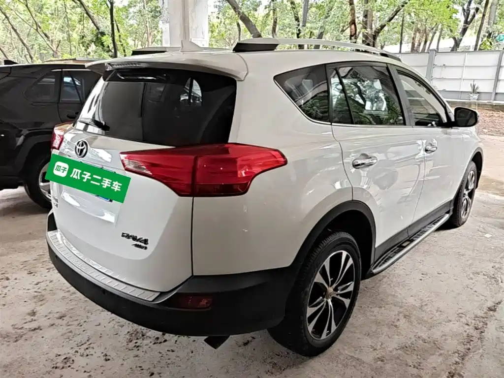 Toyota RAV4 Rongfang 2015 2.5L Automatic 4WD Elite Edition фото 7