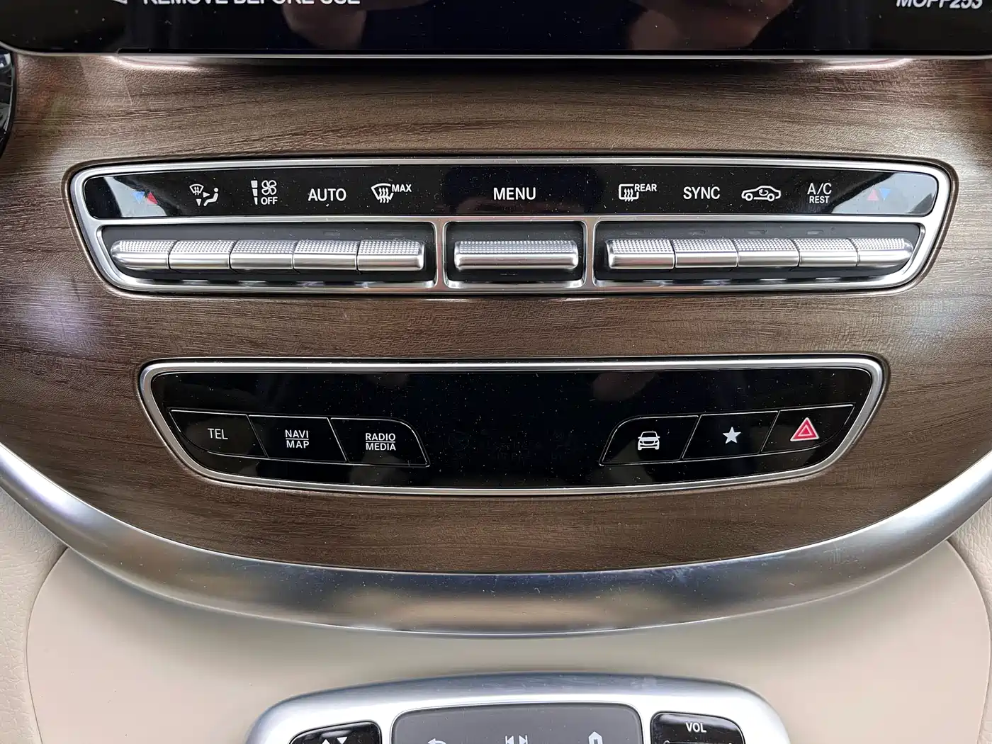 Mercedes-Benz V-Class 2022 V 260 L Long Wheelbase Prestige Edition фото 27