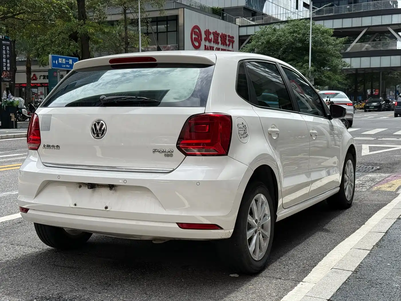 Volkswagen Polo 2014 1.6L Automatic Luxury Edition фото 5