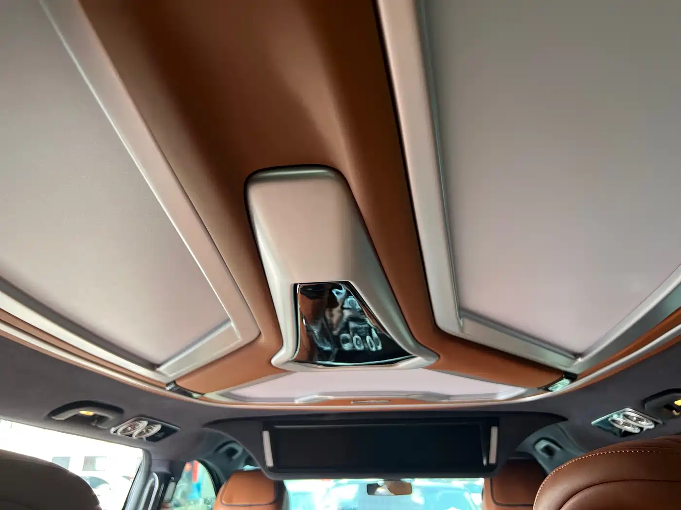Mercedes-Benz Vito 2023 2.0T Business 7-Seater фото 19