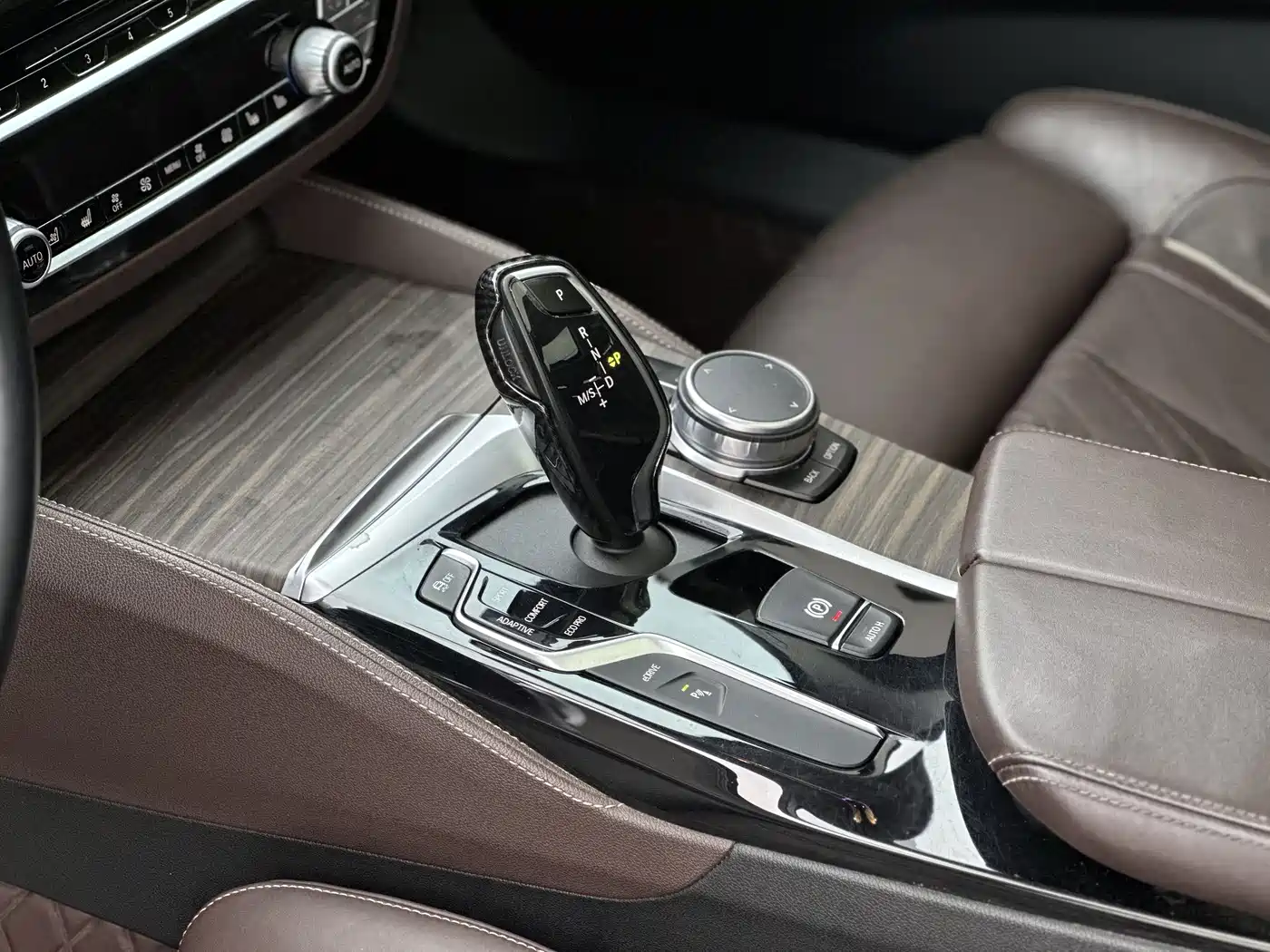 BMW 5 Series New Energy 2019 Facelift 530Le Pioneer Edition фото 15