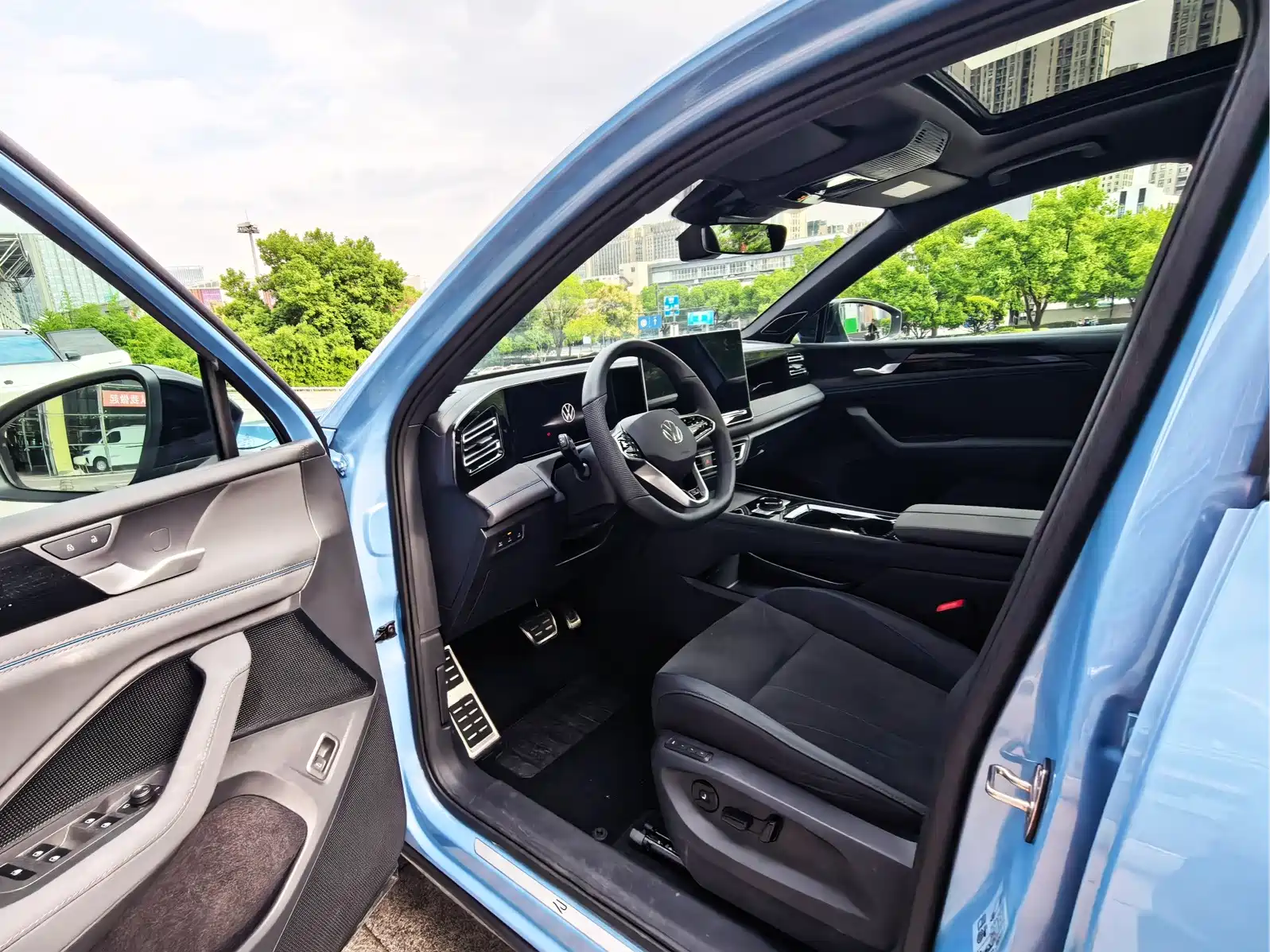 Фото 8 - Volkswagen Tiguan L