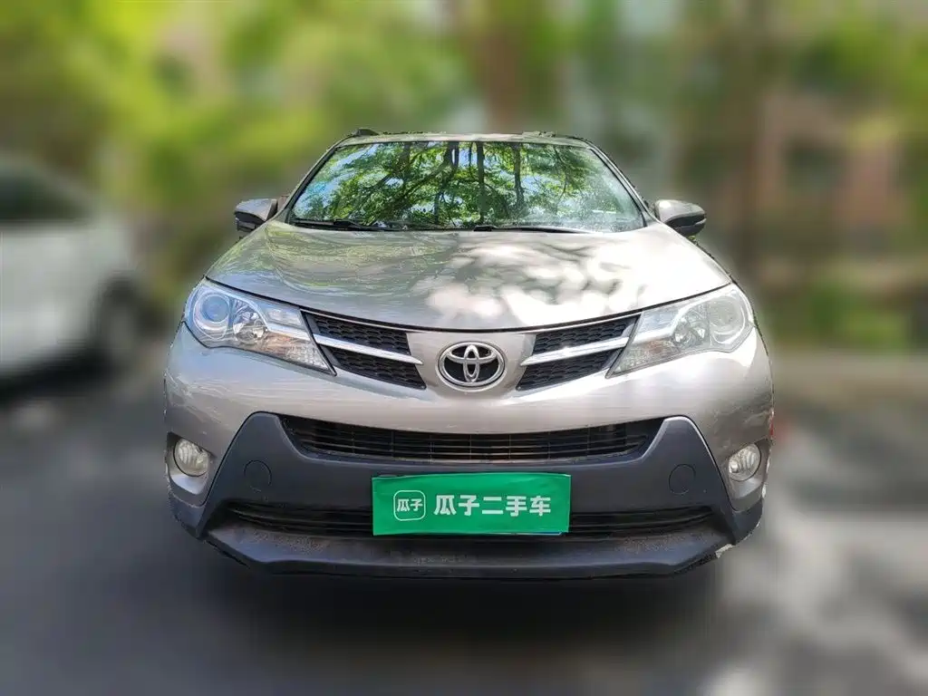 Toyota RAV4 Rongfang 2015 2.0L CVT 2WD Trend Edition фото 3