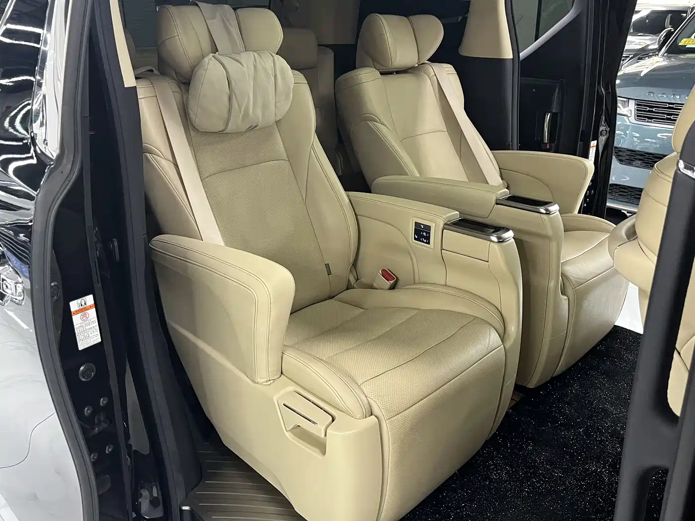 Toyota Alphard 2018 Facelift 3.5L Luxury Edition фото 9