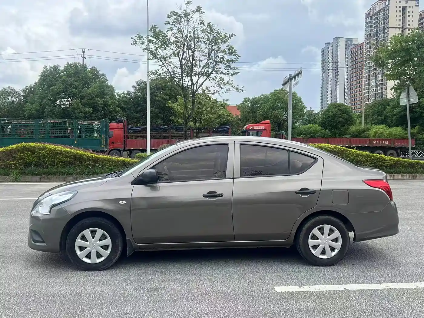 Nissan Sunny 2017 2016 1.5XE Manual Leading Edition