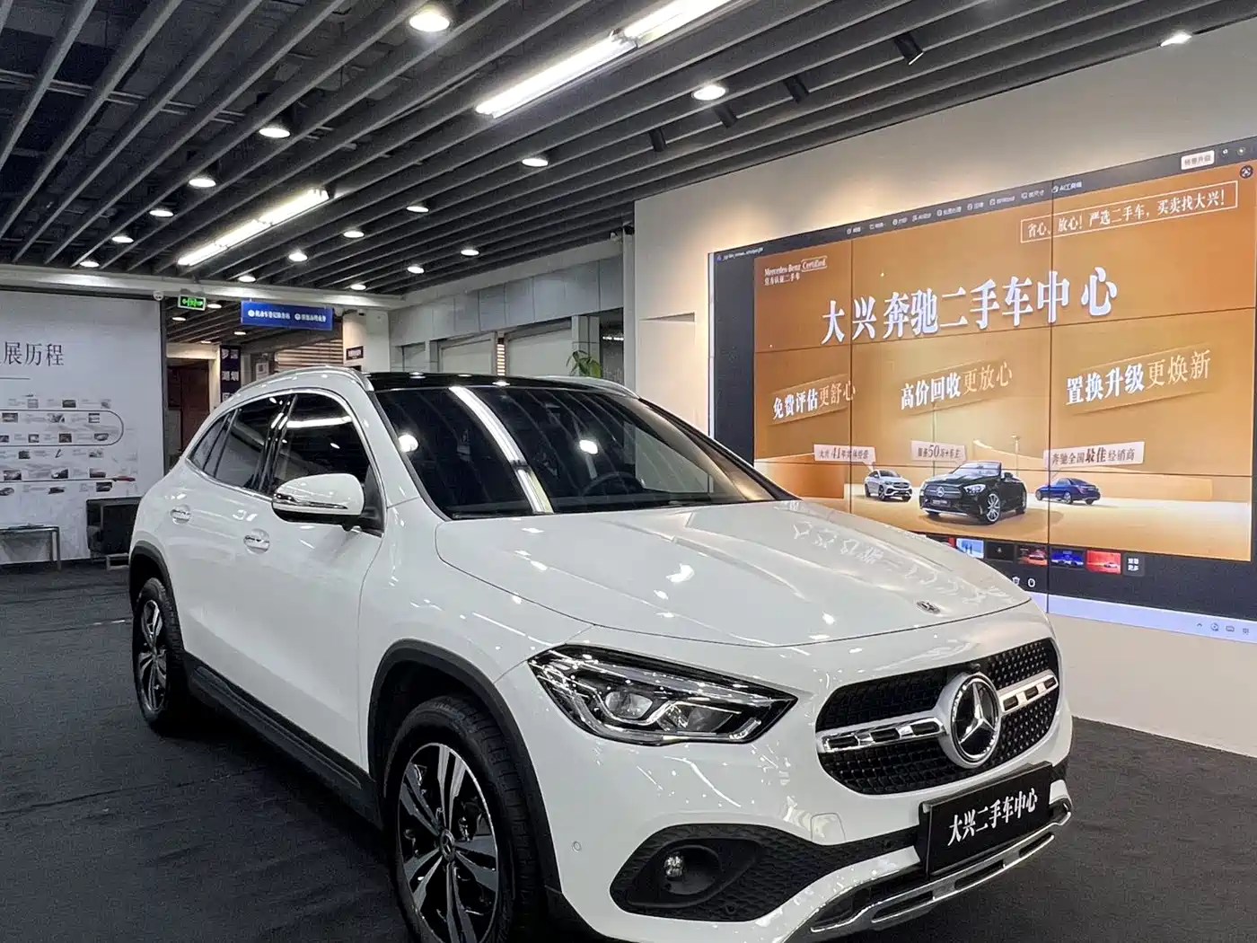 MERCEDES-BENZ GLA