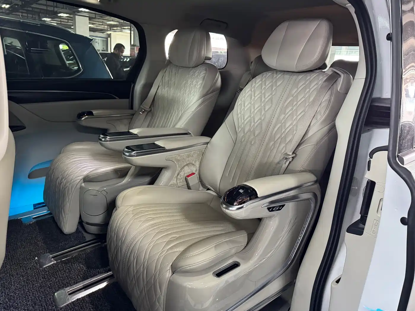 Buick GL8 2021 ES Landlord 653T Comfort фото 7