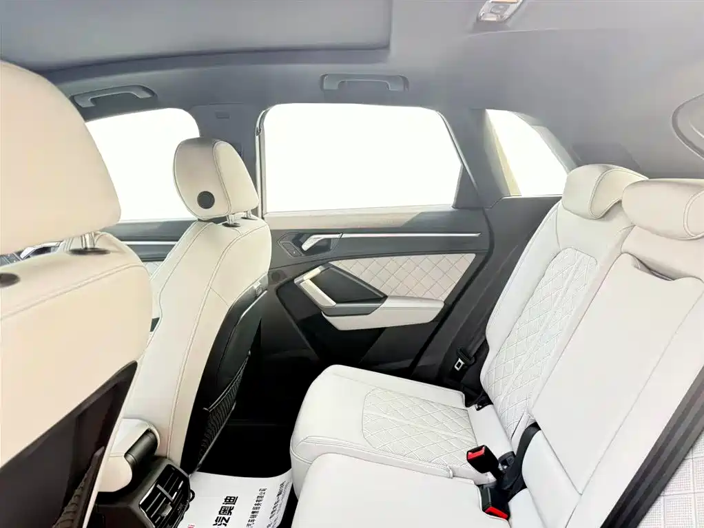 Audi Q3 2024 35 TFSI Fashion Sport фото 3
