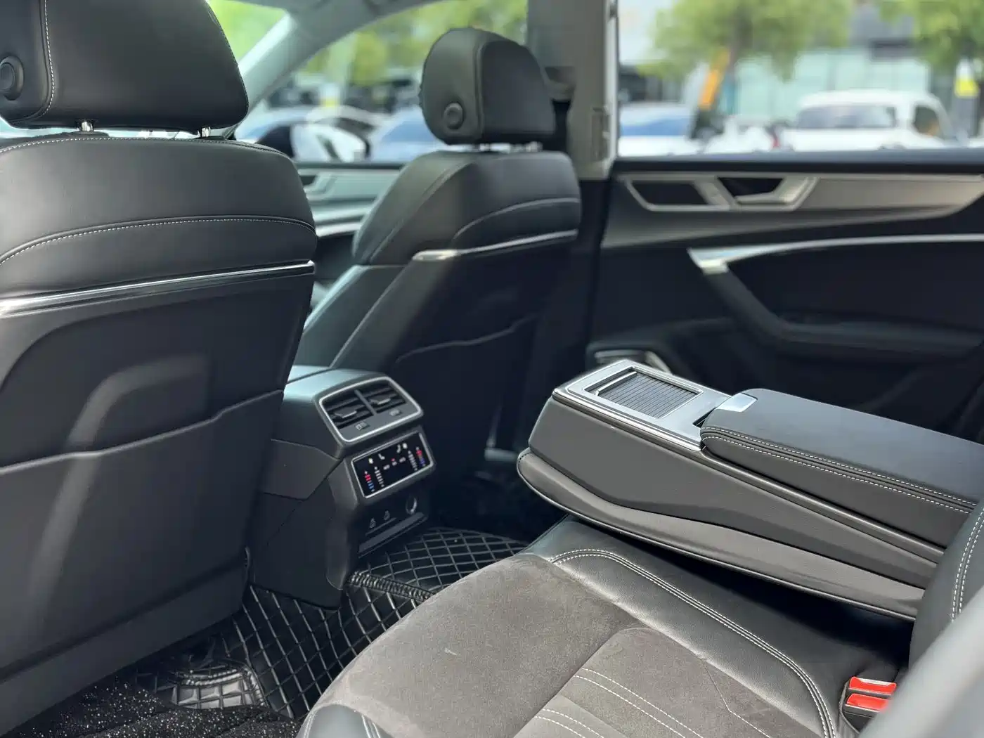 Audi A7L 2024 45 TFSI Luxury фото 11