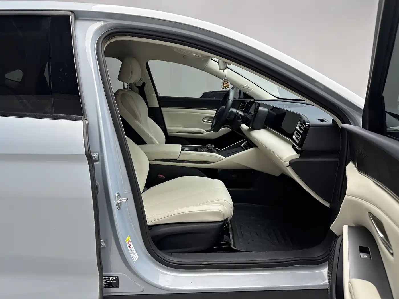 BYD Qin L 2024 DM-i 80KM Leading Edition фото 11