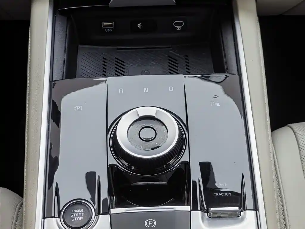 KIA LION PLATINUM EXPANDS THE WORLD