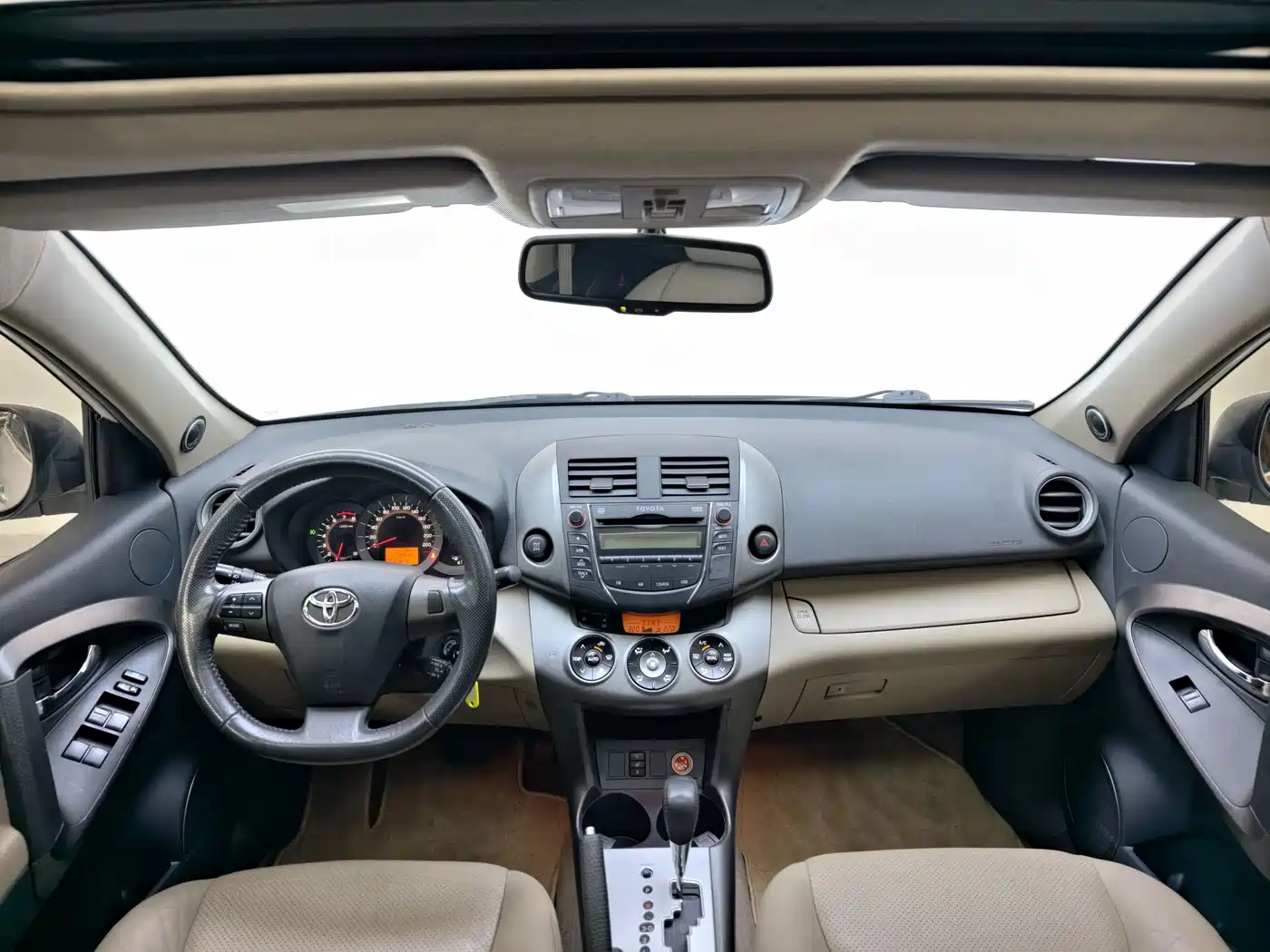 Photo 15 - Toyota RAV4