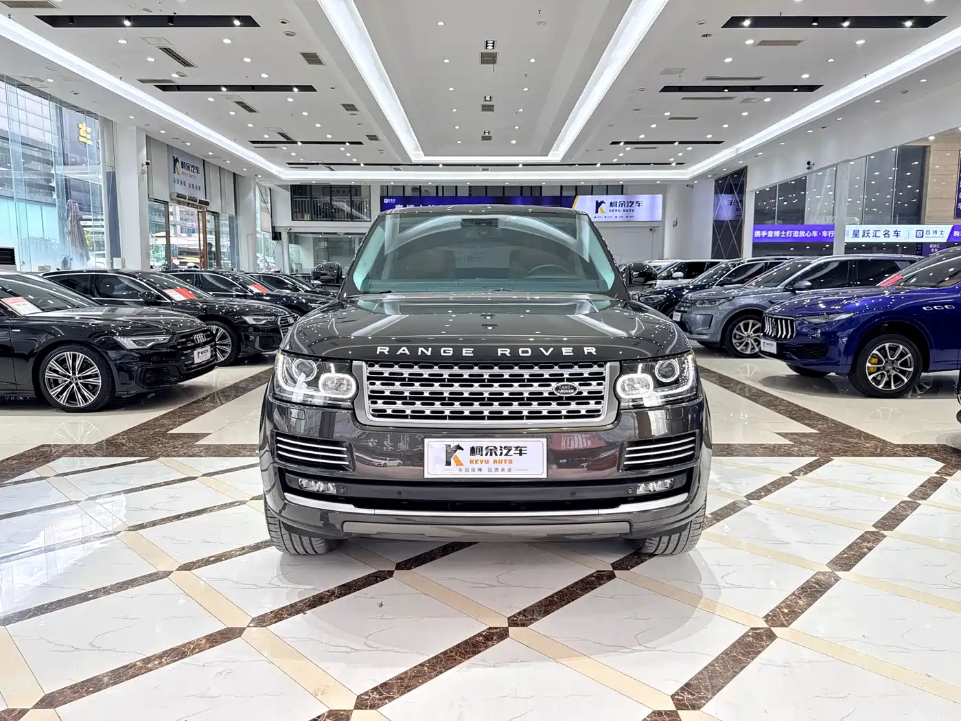 Land Rover Range Rover 2014 3.0 SC V6 Vogue SE Genesis Extended Edition фото 3