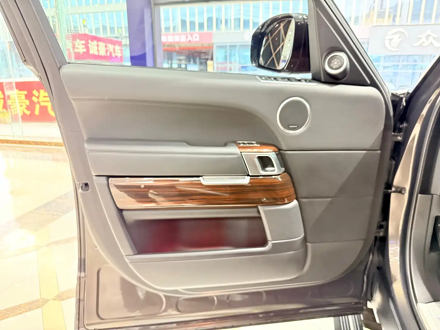 Land Rover Range Rover 2014 3.0 SC V6 Vogue SE Genesis Extended Edition фото 7
