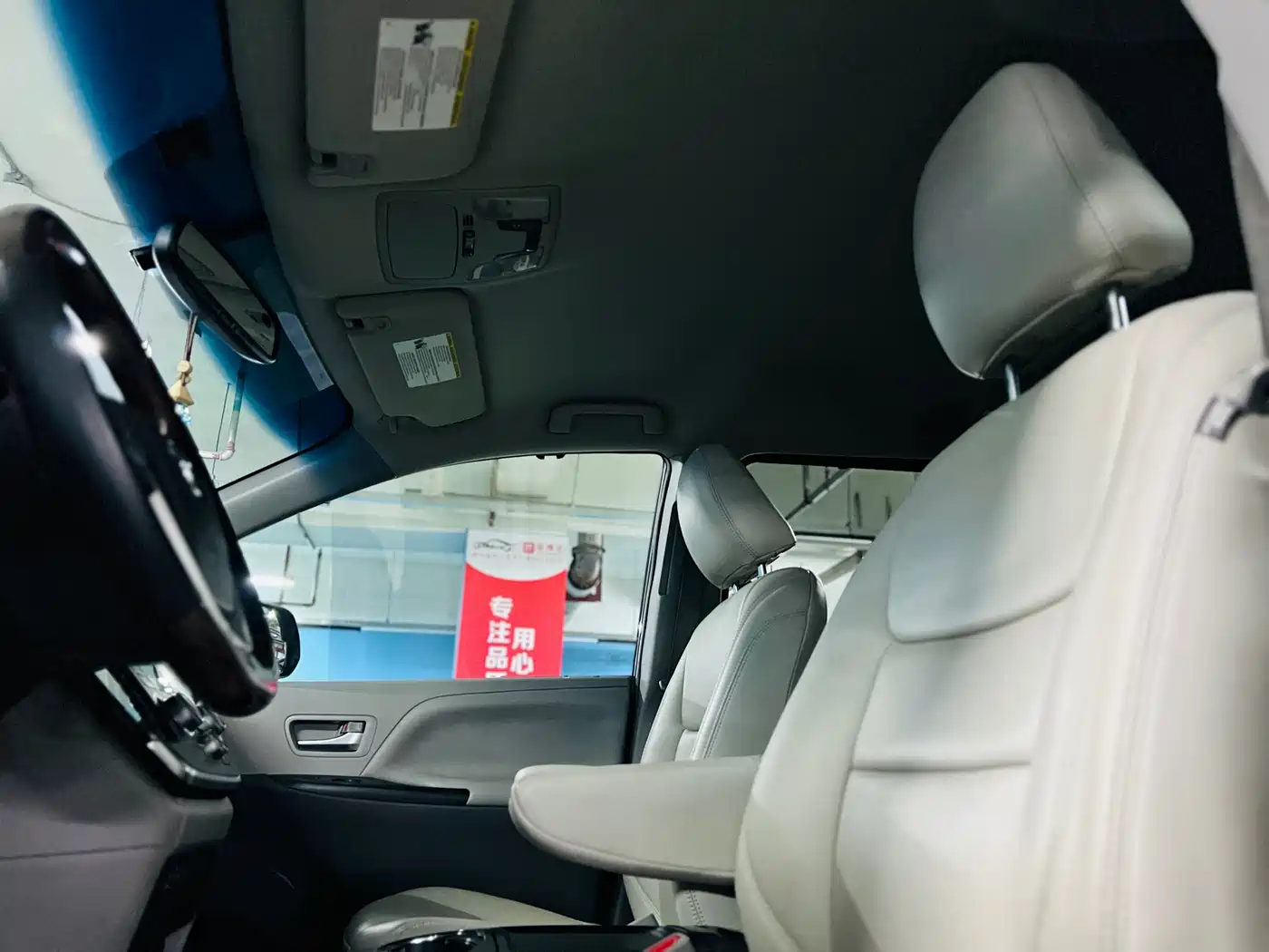 Toyota Sienna 2015 3.5L 4WD L фото 6