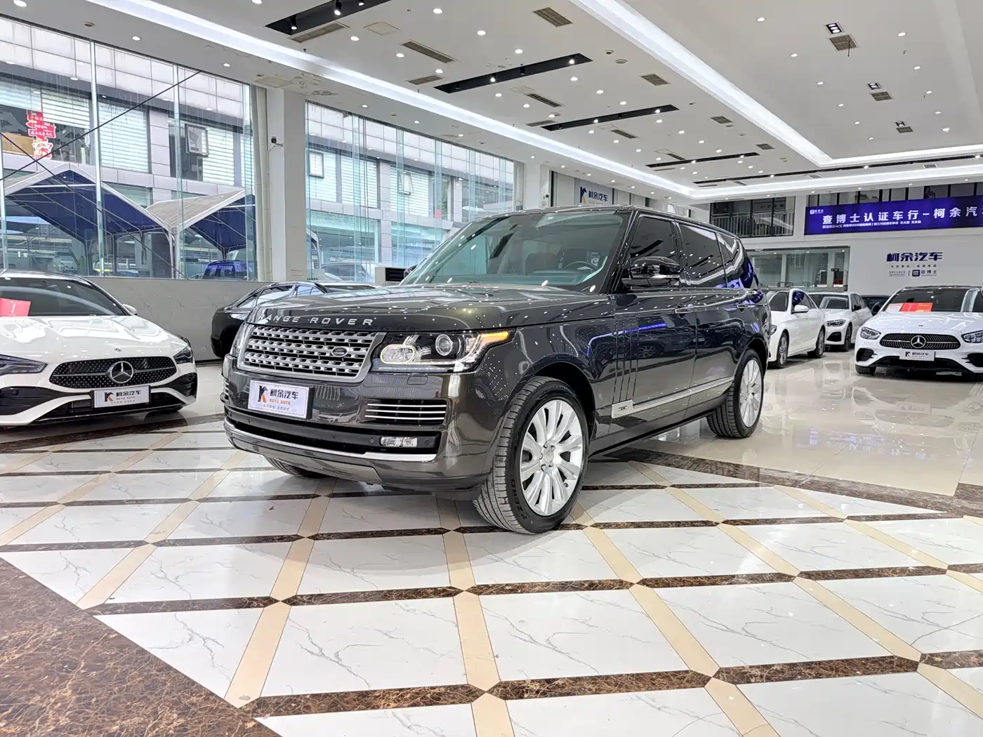 Land Rover Range Rover 2014 3.0 SC V6 Vogue SE Genesis Extended Edition фото 2