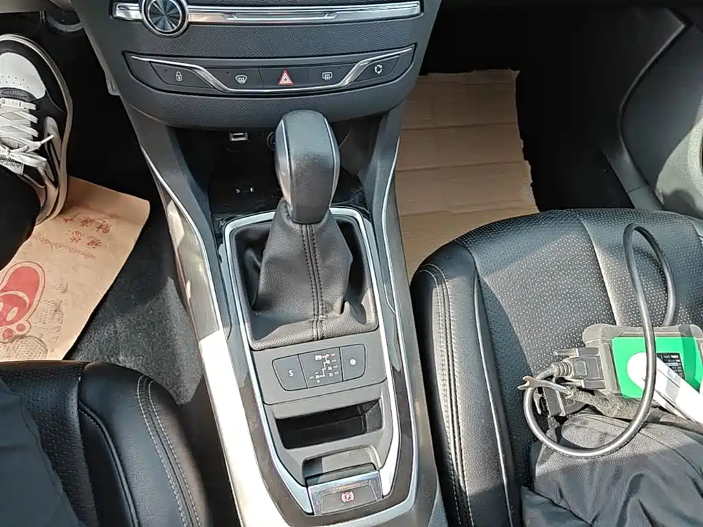 Peugeot 408 2016 1.6T Automatic Luxury Edition фото 14