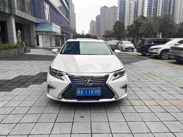 LEXUS ES