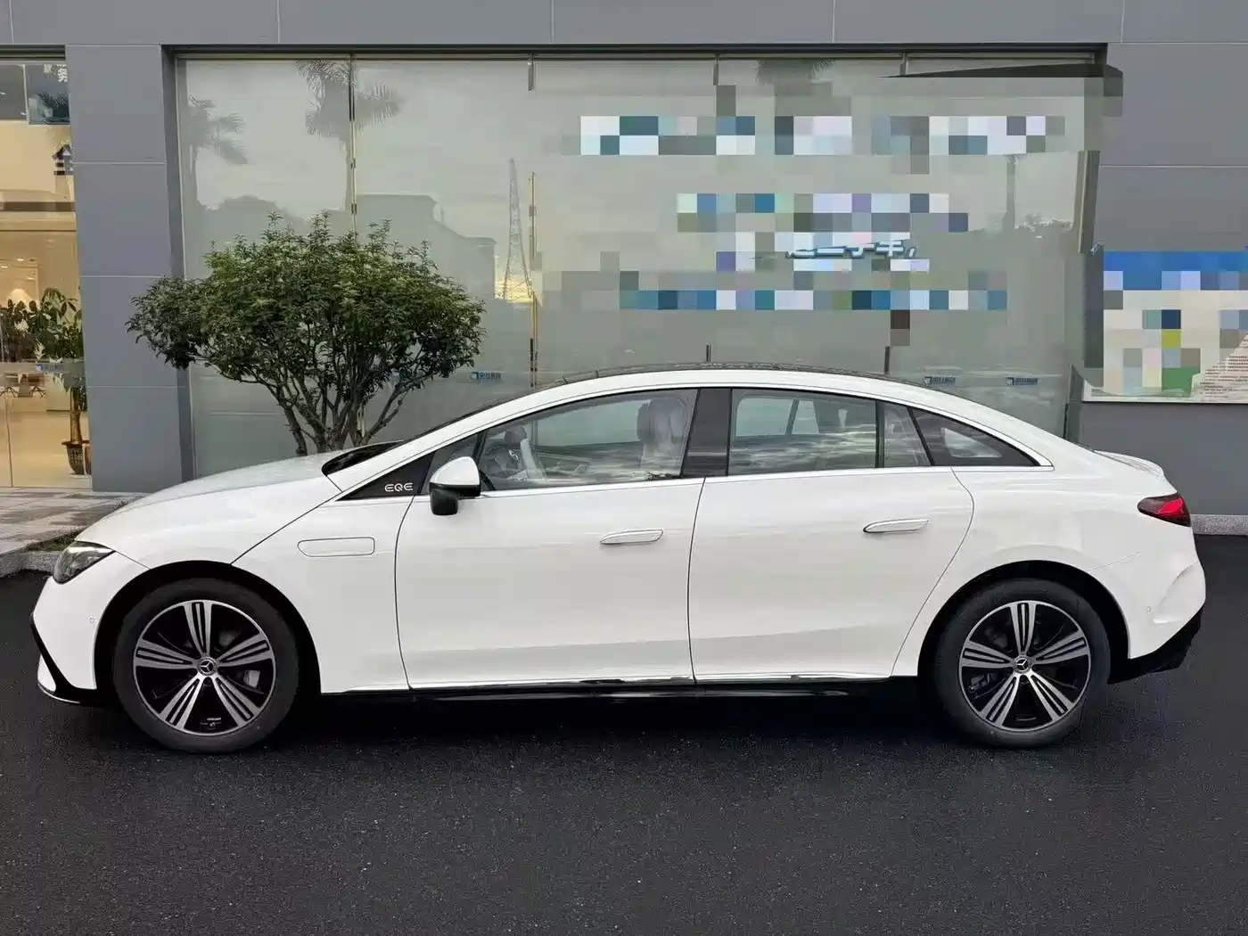 Mercedes-Benz EQE 2025 2025 Model 500 4MATIC Luxury Edition