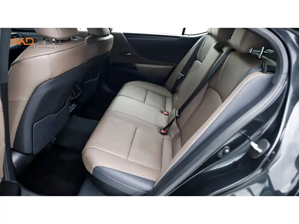 Photo 7 - Lexus ES