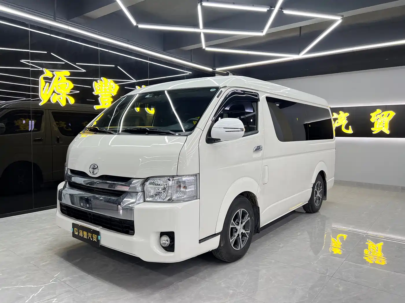 Toyota HIACE 2011 2.7L Manual Standard 10-seater