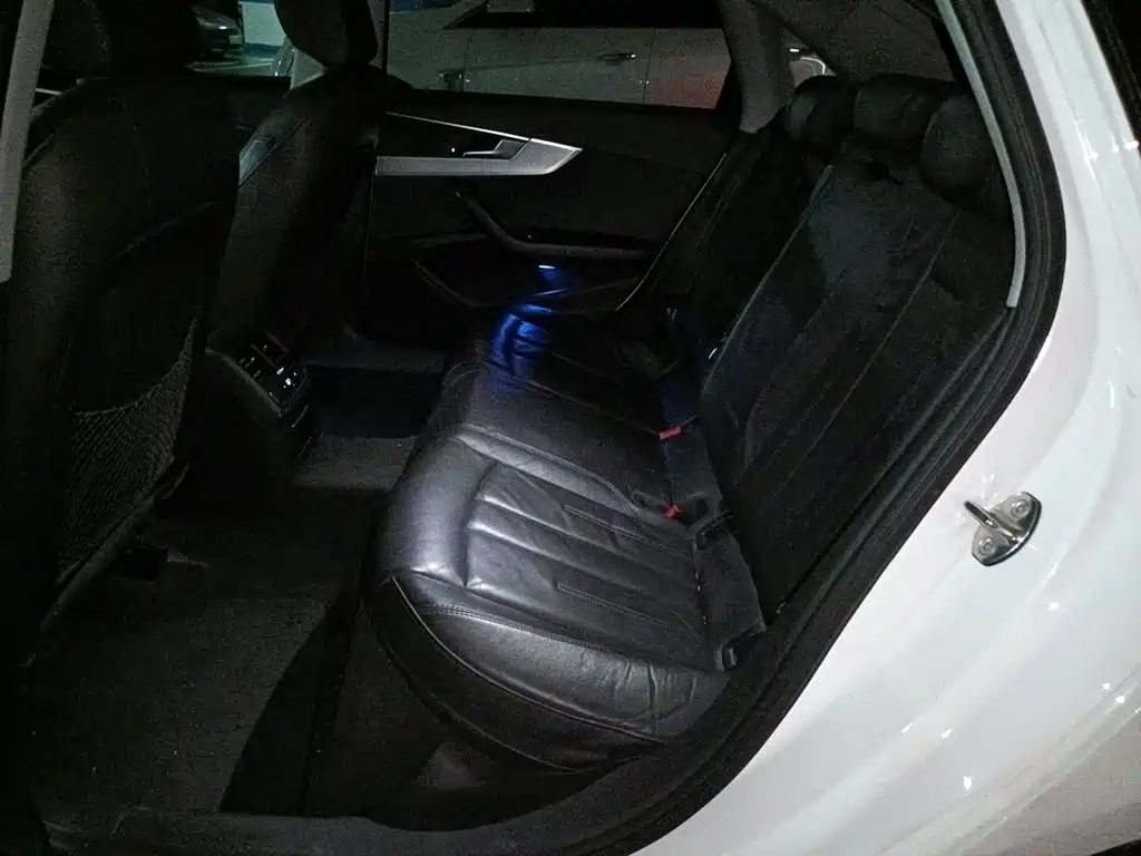 Фото 13 - Audi A4L
