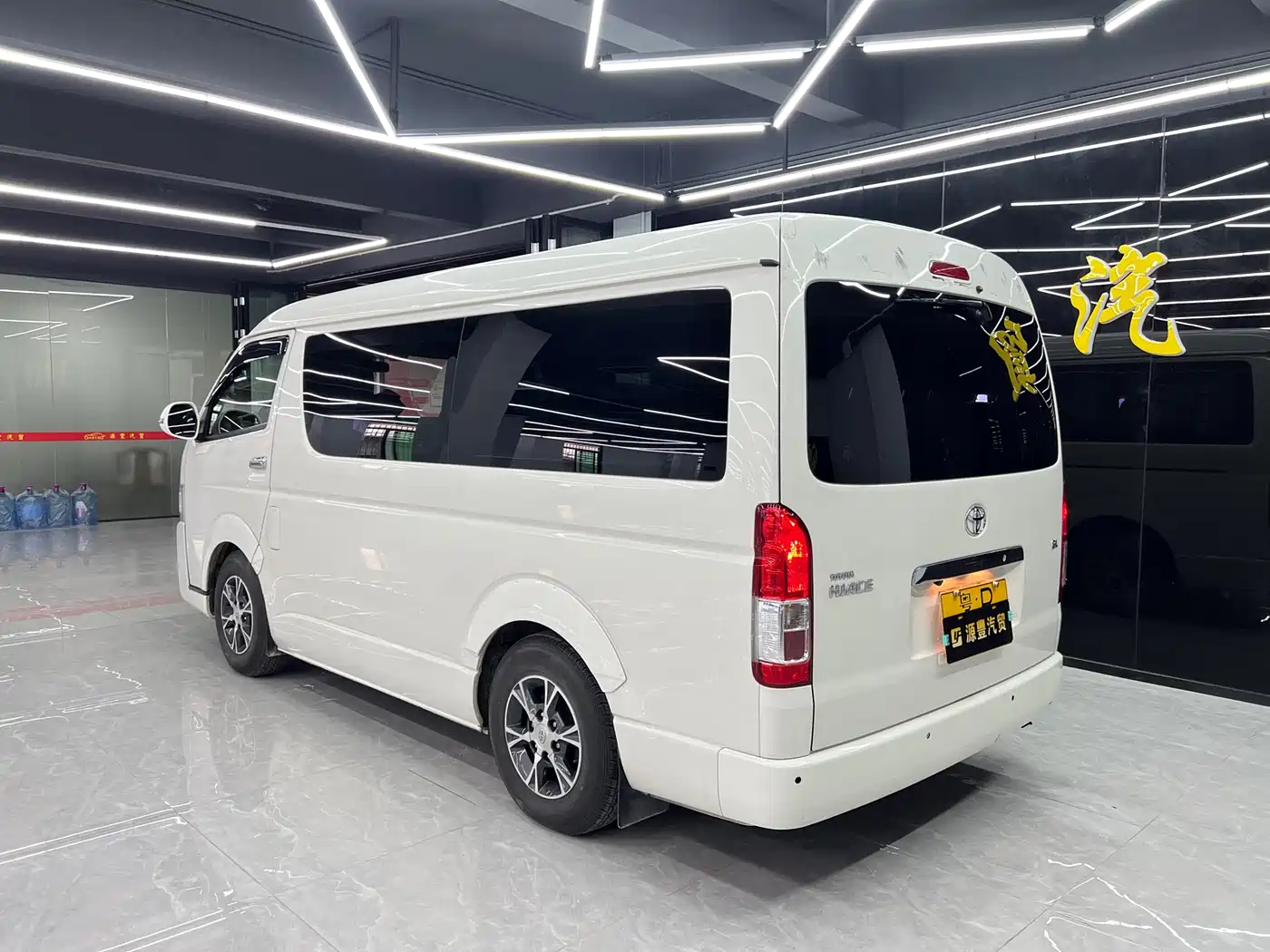 Toyota HIACE 2011 2.7L Manual Standard 10-seater фото 3