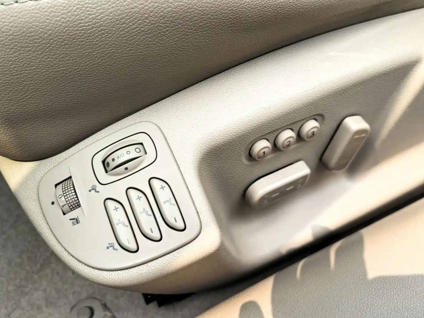 Renault Latitude 2011 2.5L Automatic Flagship Navigation Edition фото 15