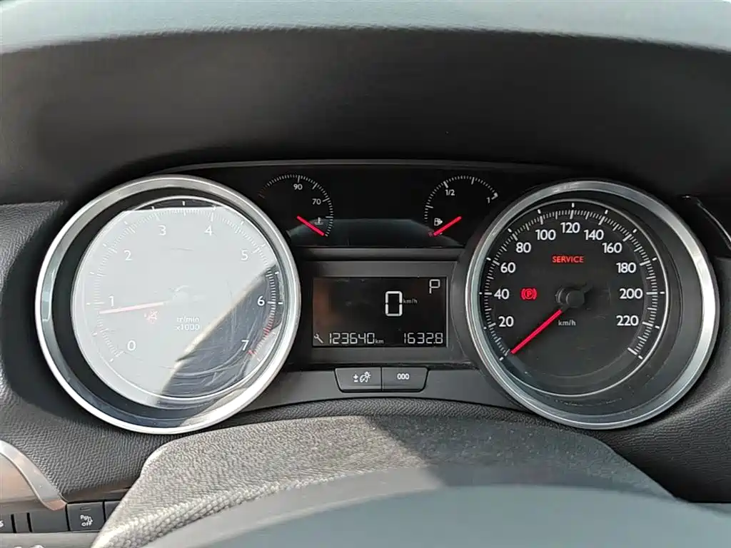 Peugeot 408 2016 1.6T Automatic Luxury Edition фото 12