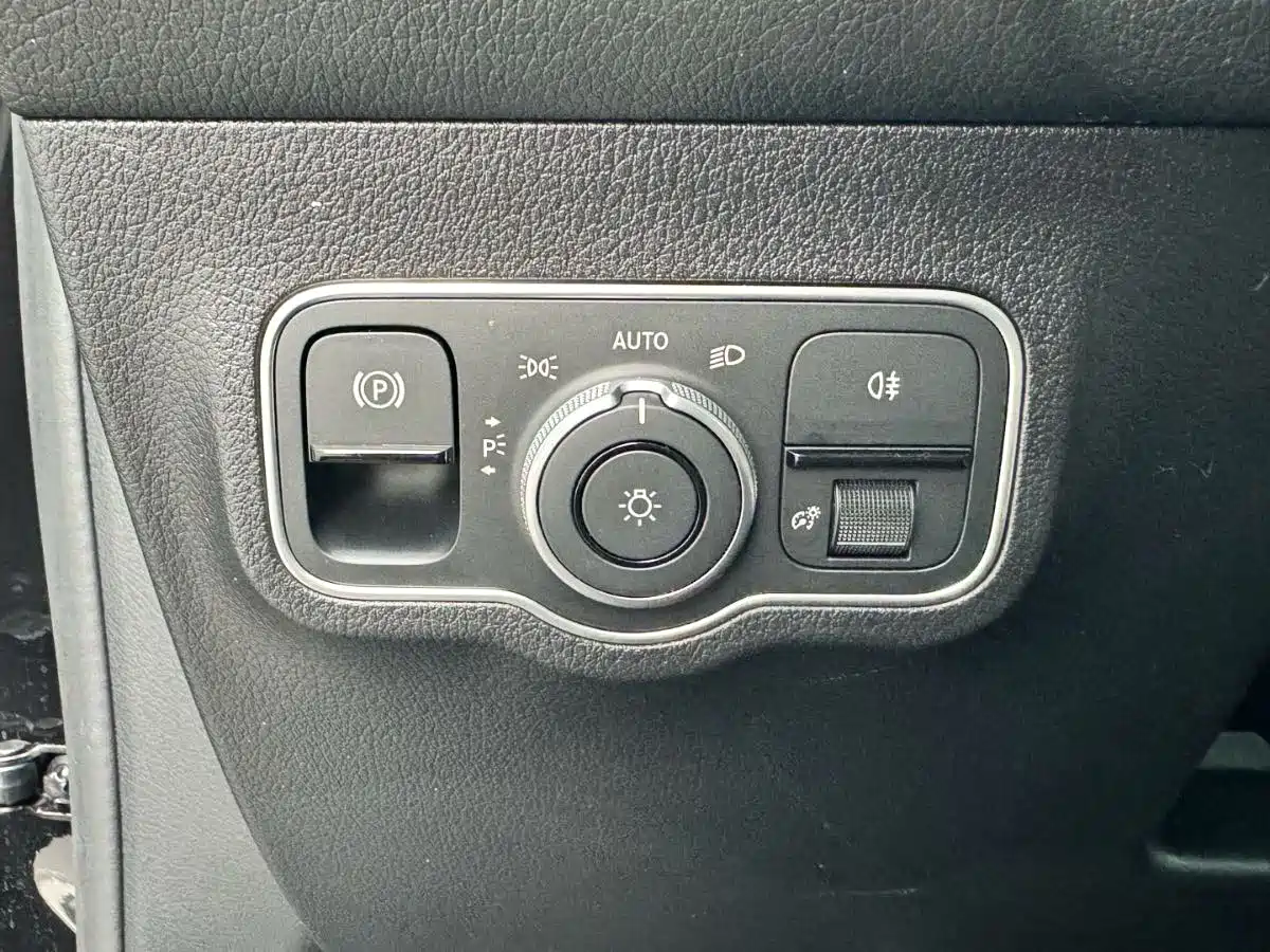 Mercedes-Benz GLB 2024 Facelift GLB 220 Dynamic фото 25