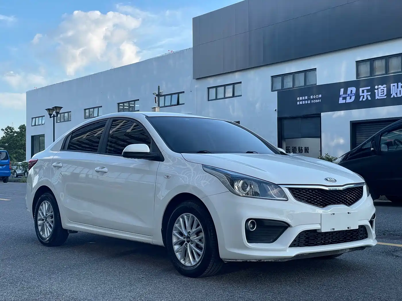 Kia K2 2017 2017 Sedan 1.4L AT GLS