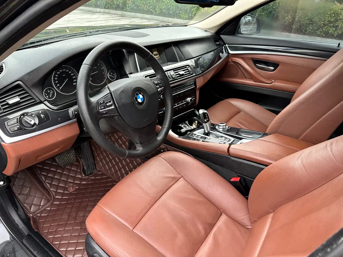 BMW 5 Series 2014 520Li Elegance фото 9
