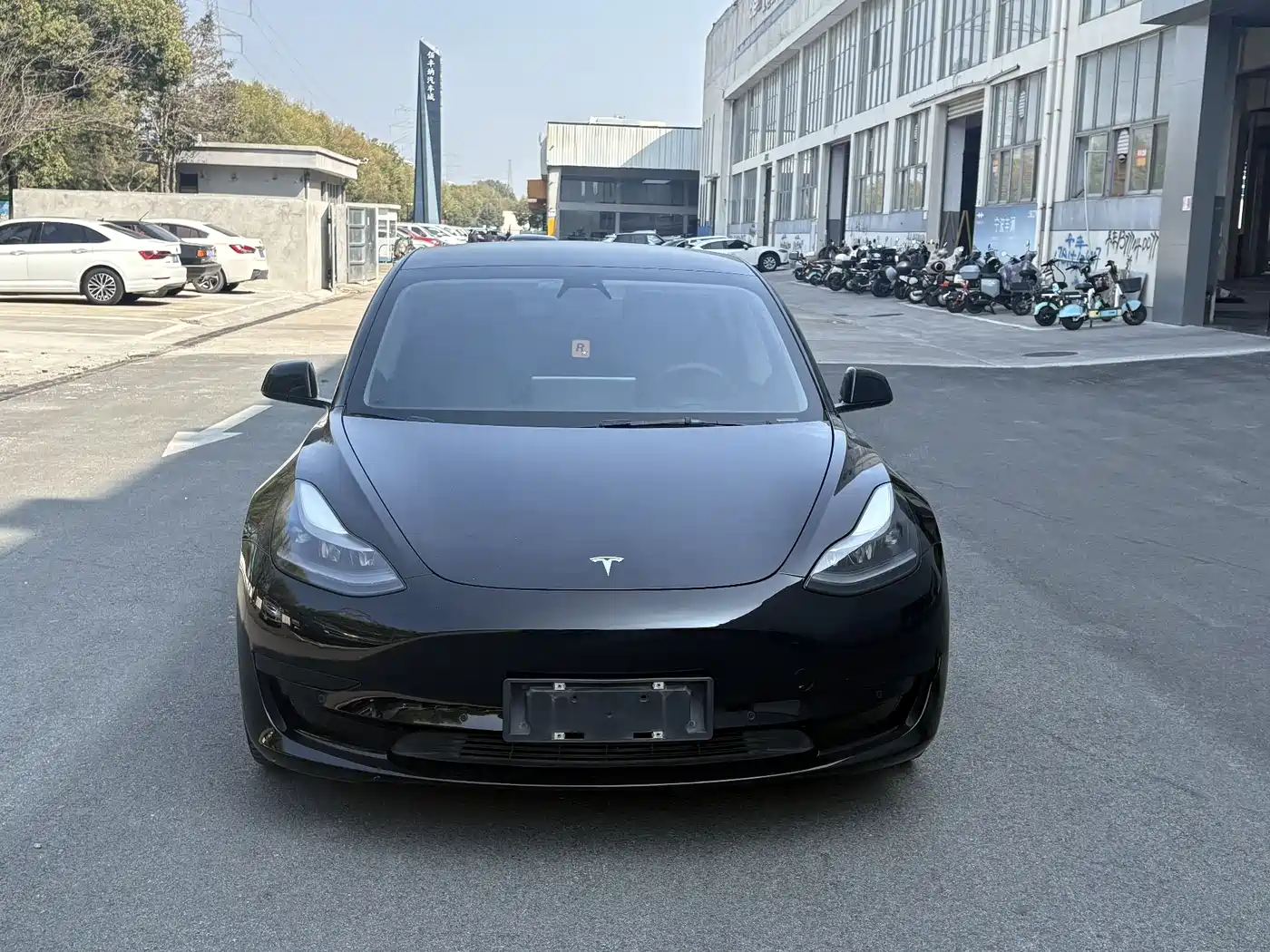TESLA MODEL 3