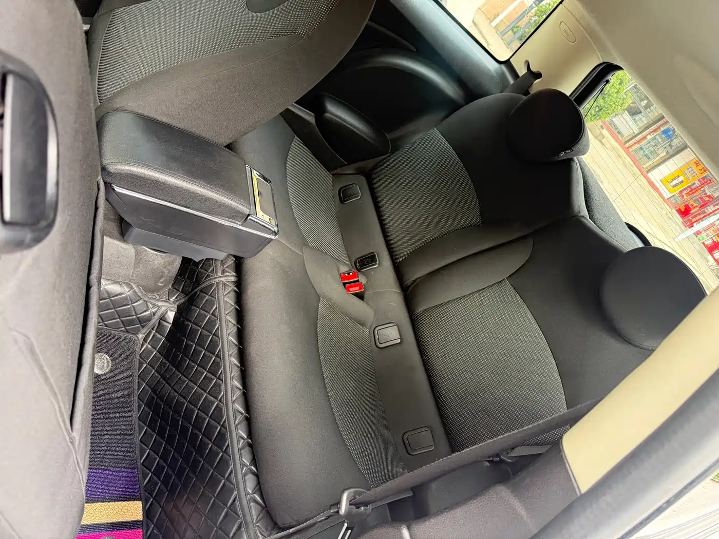 MINI MINI 2013 2013 1.6L ONE Limited Edition Third Version