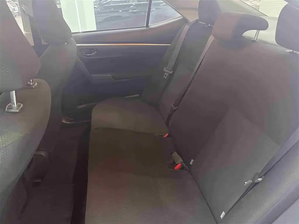 Toyota Corolla 2017 Facelift Hybrid 1.8L E-CVT Leading Edition фото 20