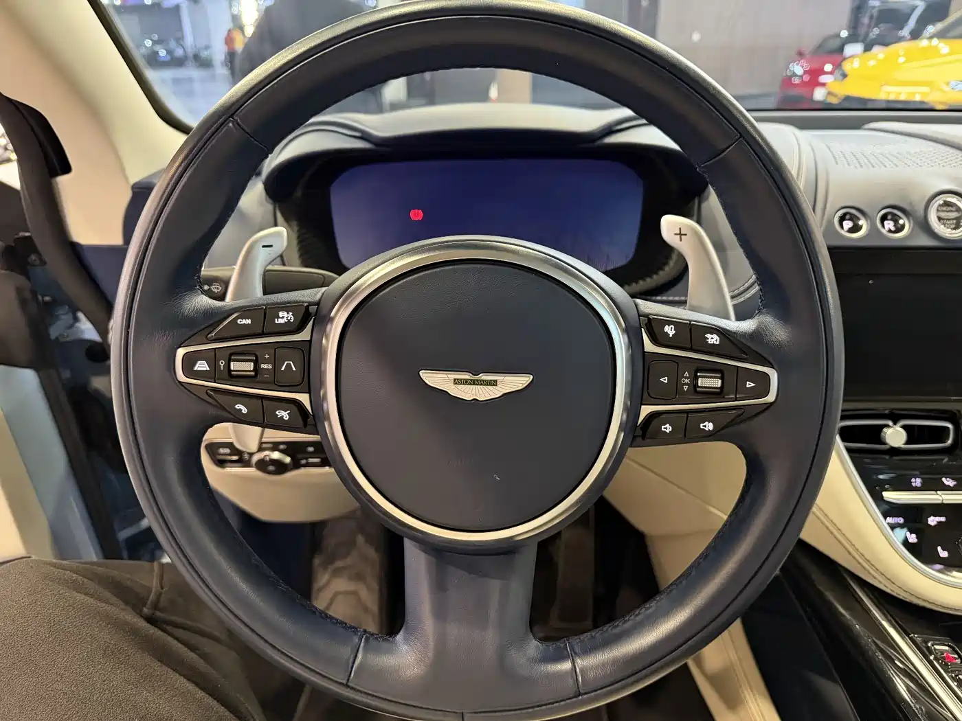 ASTON MARTIN DBX