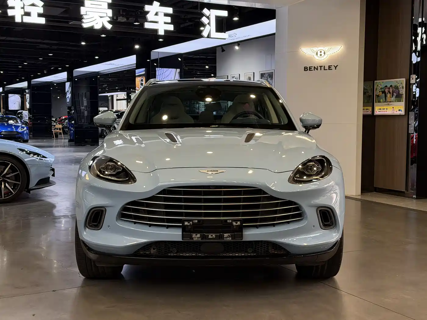 ASTON MARTIN DBX