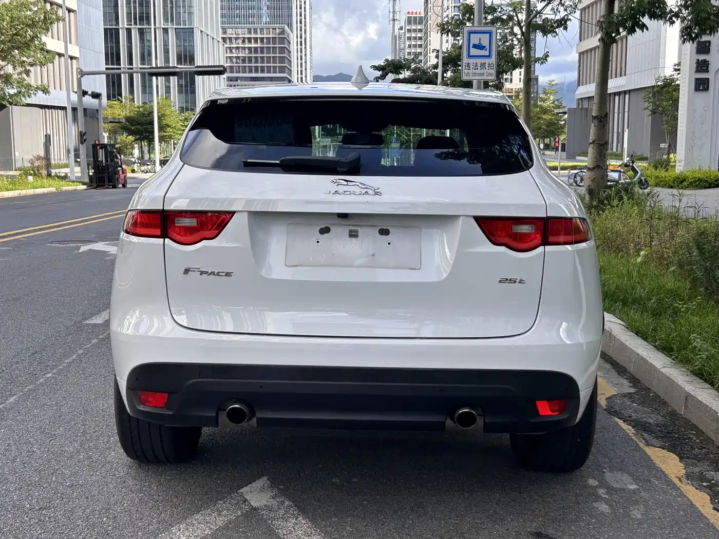 Jaguar F-PACE 2017 2016 2.0T FWD R-Sport Edition