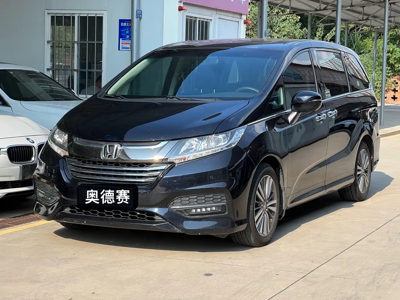 Фото 1 - Honda Odyssey