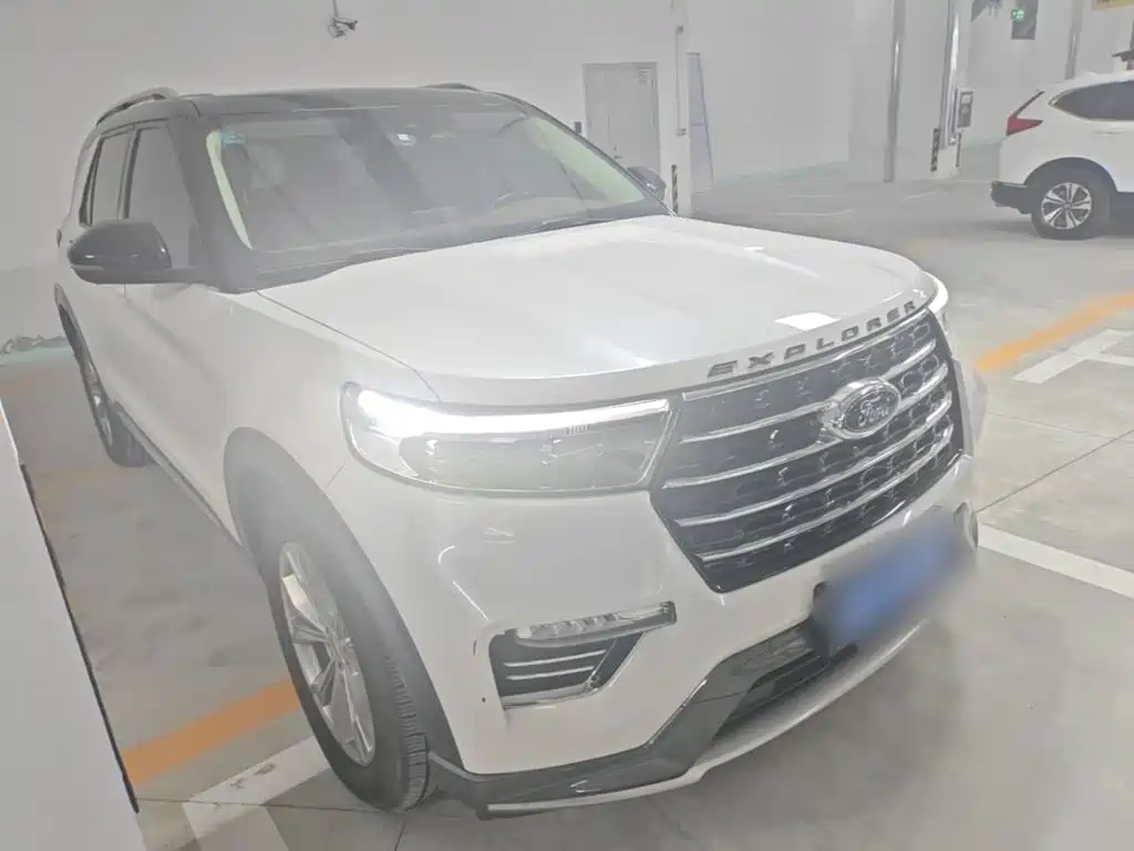 Фото 4 - Ford Explorer
