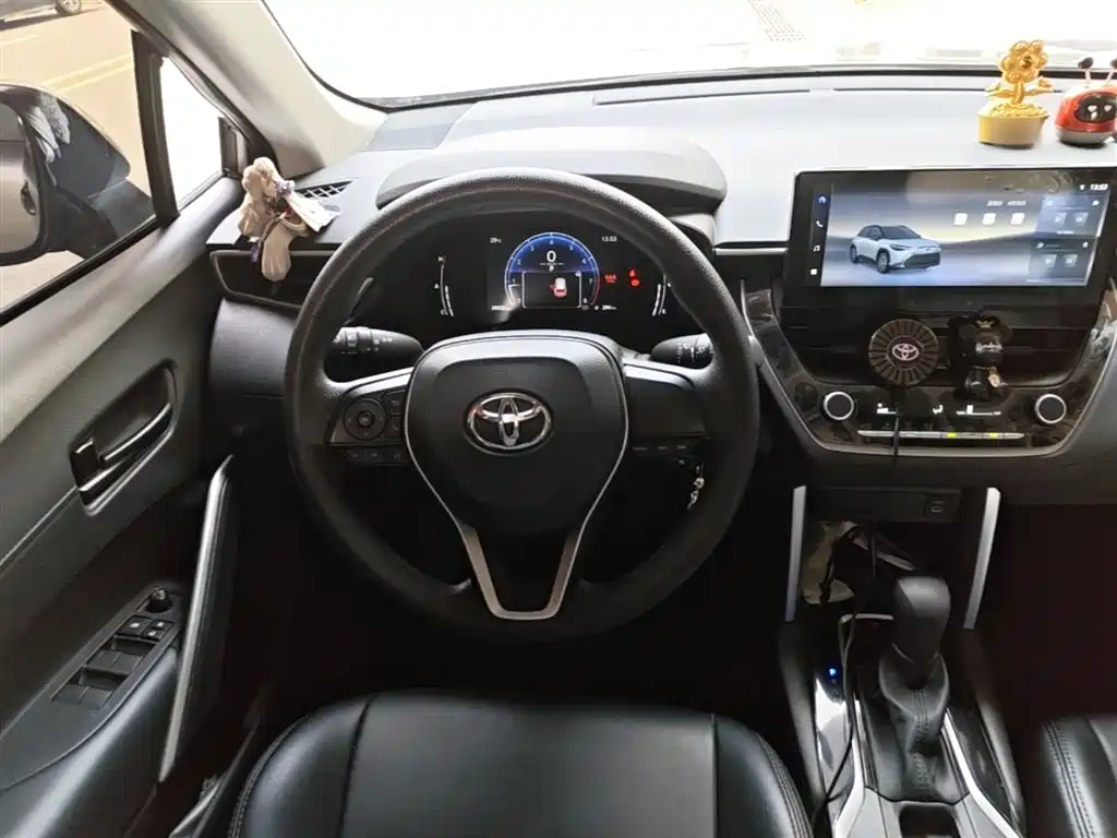 Toyota Frontlander 2023 2.0L CVT Elite Edition фото 3