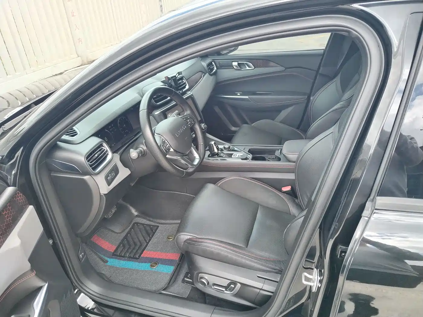 Lynk & Co 03 2018 1.5TD DCT Power Pro Version China V фото 17