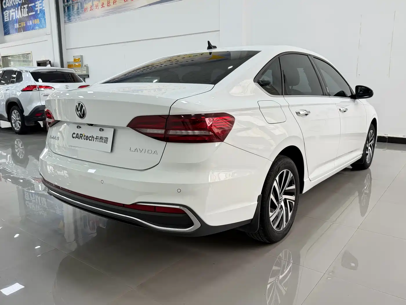 Volkswagen Lavida 2023 1.5L Auto Five Million Edition фото 7