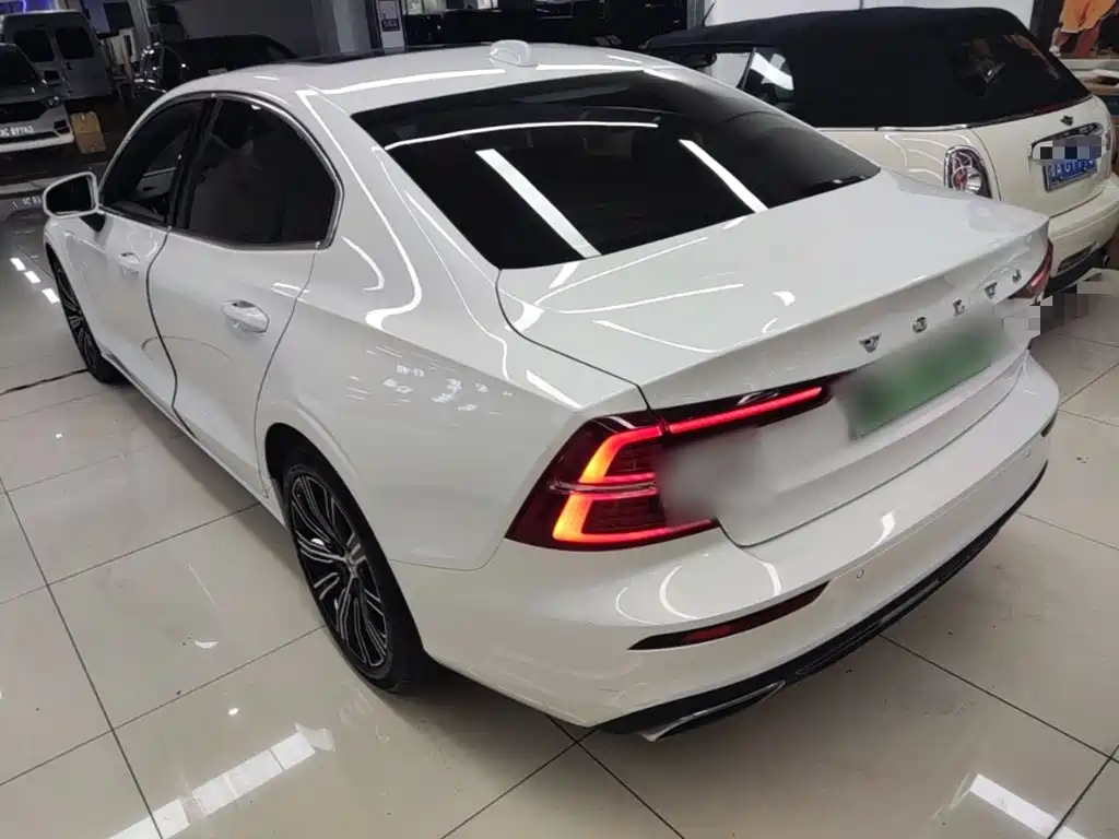 Volvo S60 Plug-in Hybrid 2021 2022 T8 E-AWD Hybrid Intelligent Luxury Edition