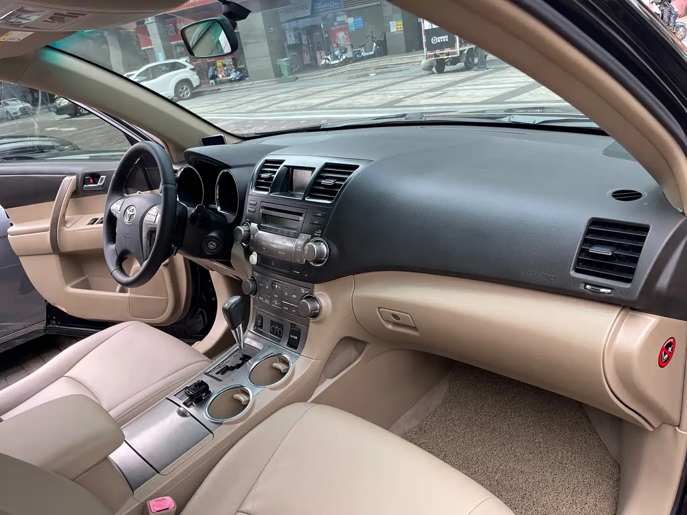 Toyota Highlander 2009 2.7L 2WD 7-seater Luxury Edition фото 8