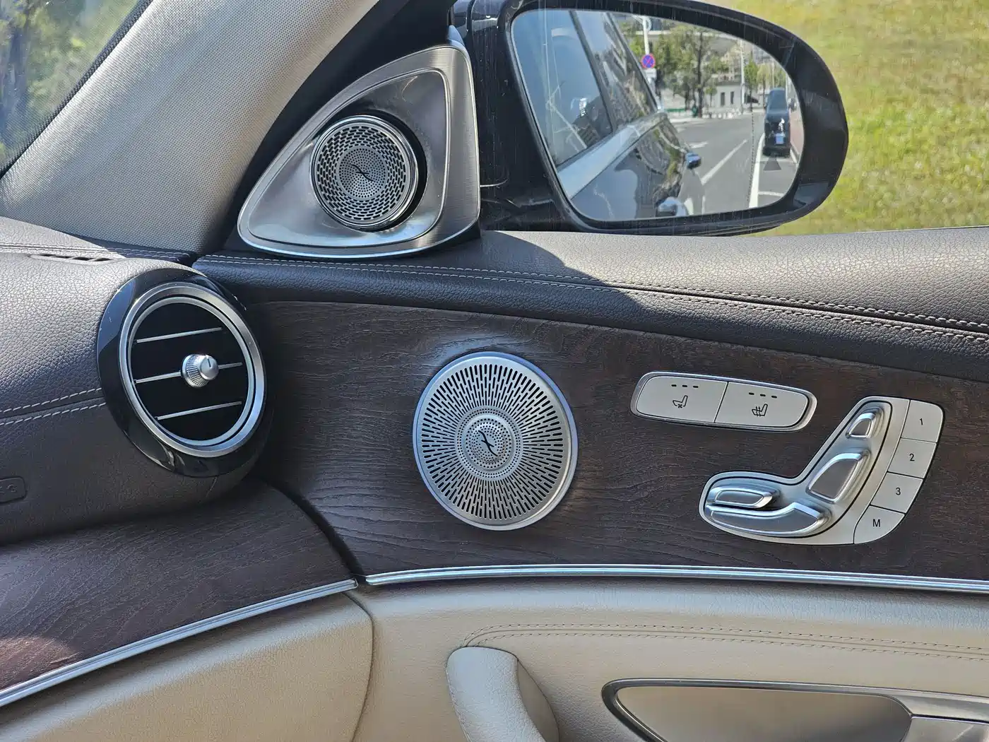 Mercedes-Benz E-Class 2017 E 300 L Luxury фото 12