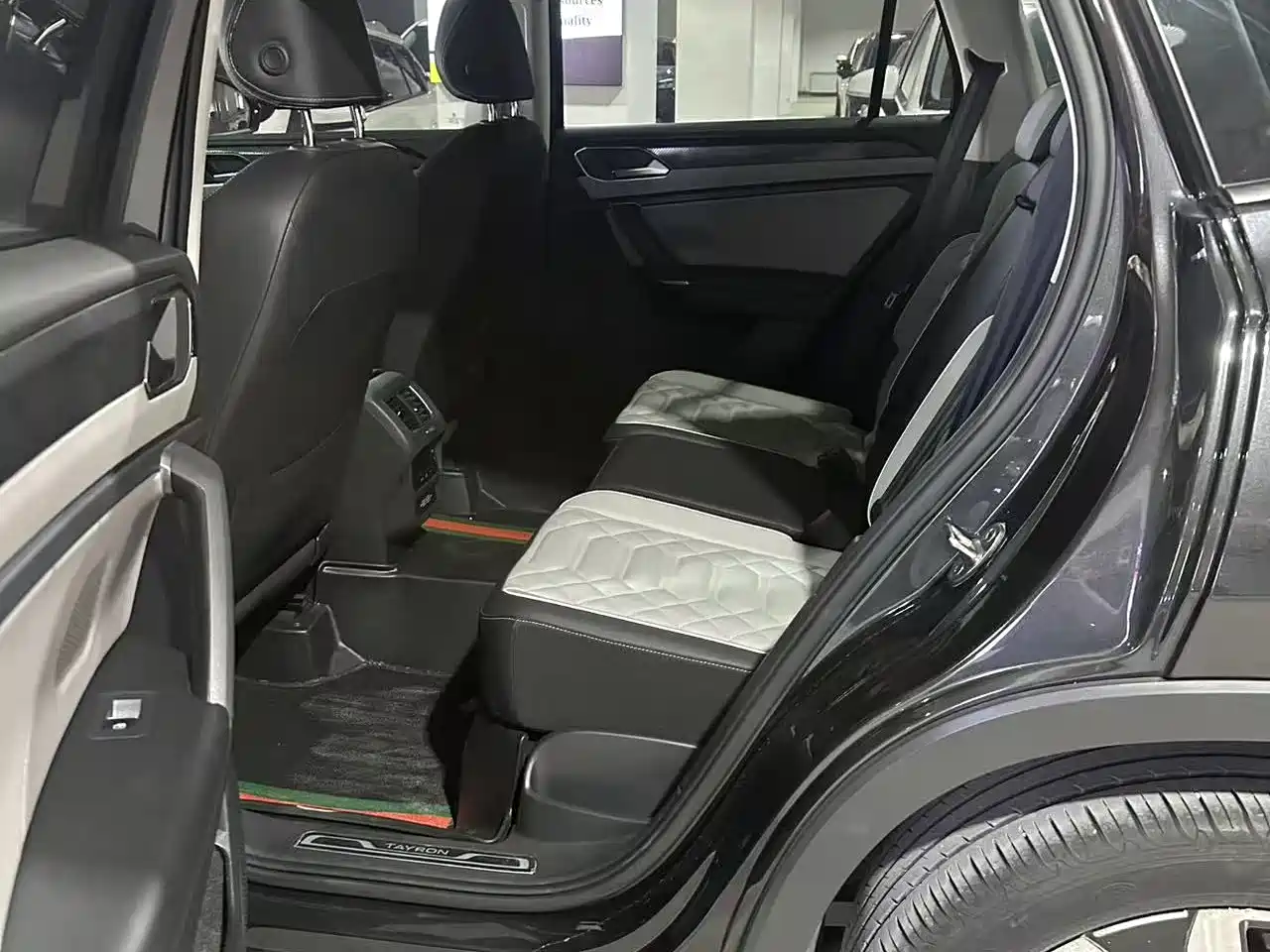 Volkswagen Tayron 2022 280TSI 2WD Luxury Smart Connect Edition фото 6